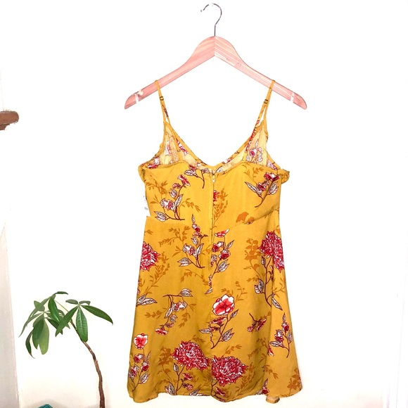 Charlotte Russe floral sundress NWT - Picture 2 of 2